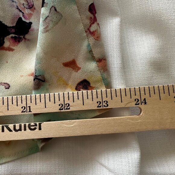 Colorful Sleeveless Blouse APT 9 Size XL Soft Fabric Watercolor Floral Pattern - Picture 6 of 7